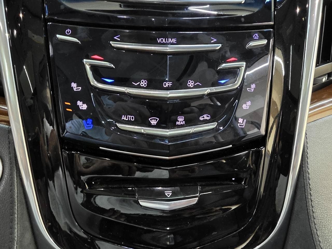 Used 2018 Cadillac Escalade ESV Luxury RWD image 36