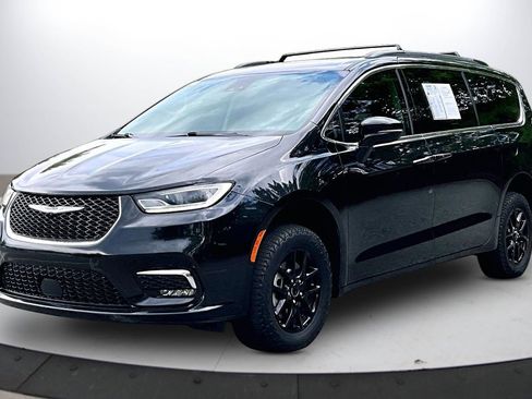 Used 2022 Chrysler Pacifica Touring-L FWD image 4