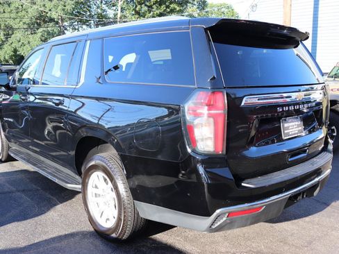 Used 2023 Chevrolet Suburban LT AWD/4WD image 3