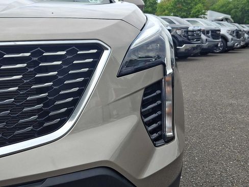 Used 2023 Cadillac XT4 Luxury w/ Cold Weather Package FWD image 11