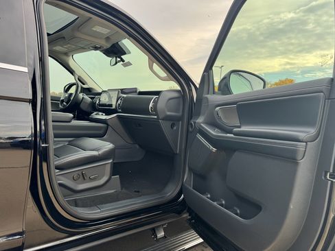 New 2025 Ford Expedition Max Platinum w/ Driver's Package image 14