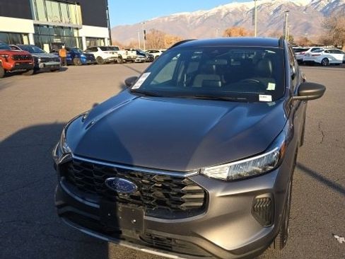 Used 2025 Ford Escape ST-Line image 2
