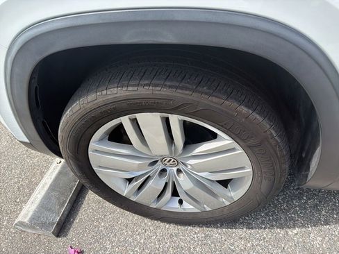Used 2020 Volkswagen Atlas SE w/ Towing Package FWD image 12