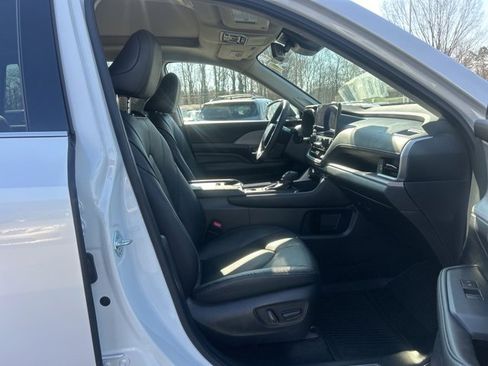 Used 2024 Toyota Grand Highlander Limited image 15