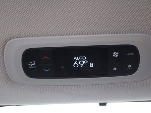 Used 2018 Chrysler Pacifica Touring-L Plus image 31