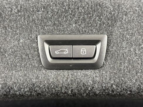 Used 2023 BMW M3 w/ M Carbon Exterior Package RWD image 40
