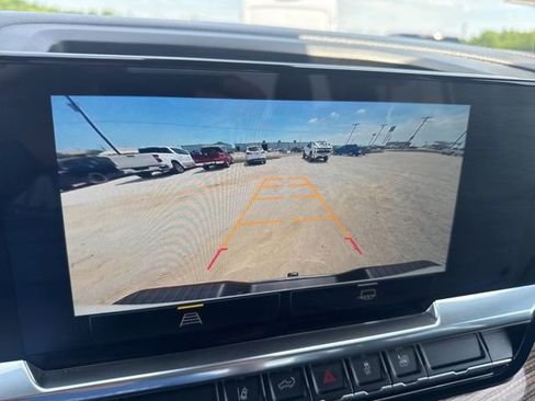 Used 2025 Chevrolet Silverado 2500 LT w/ Convenience Package AWD/4WD image 4