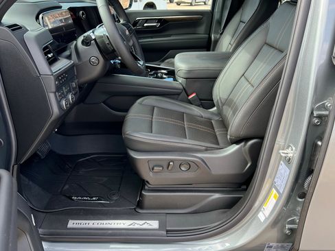 New 2026 Chevrolet Suburban High Country image 18