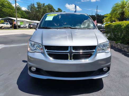 Used 2019 Dodge Grand Caravan SXT image 2