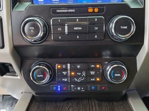 Used 2021 Ford F250 Lariat w/ Lariat Value Package AWD/4WD image 16