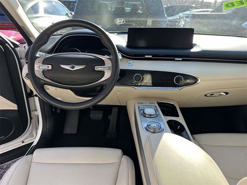 Certified 2022 Genesis GV70 2.5T w/ Select Package image 11