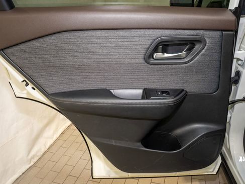 Certified 2023 Nissan Rogue SV image 9