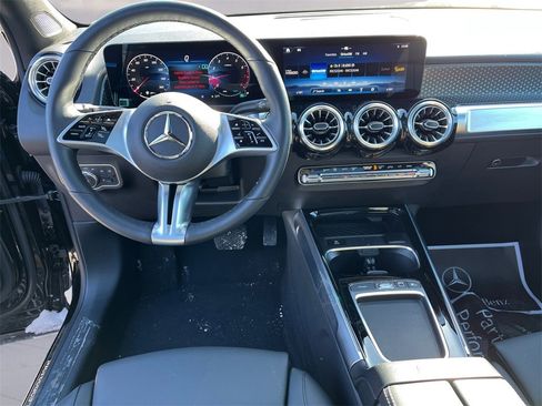 Certified 2025 Mercedes-Benz GLB 250 4MATIC image 10