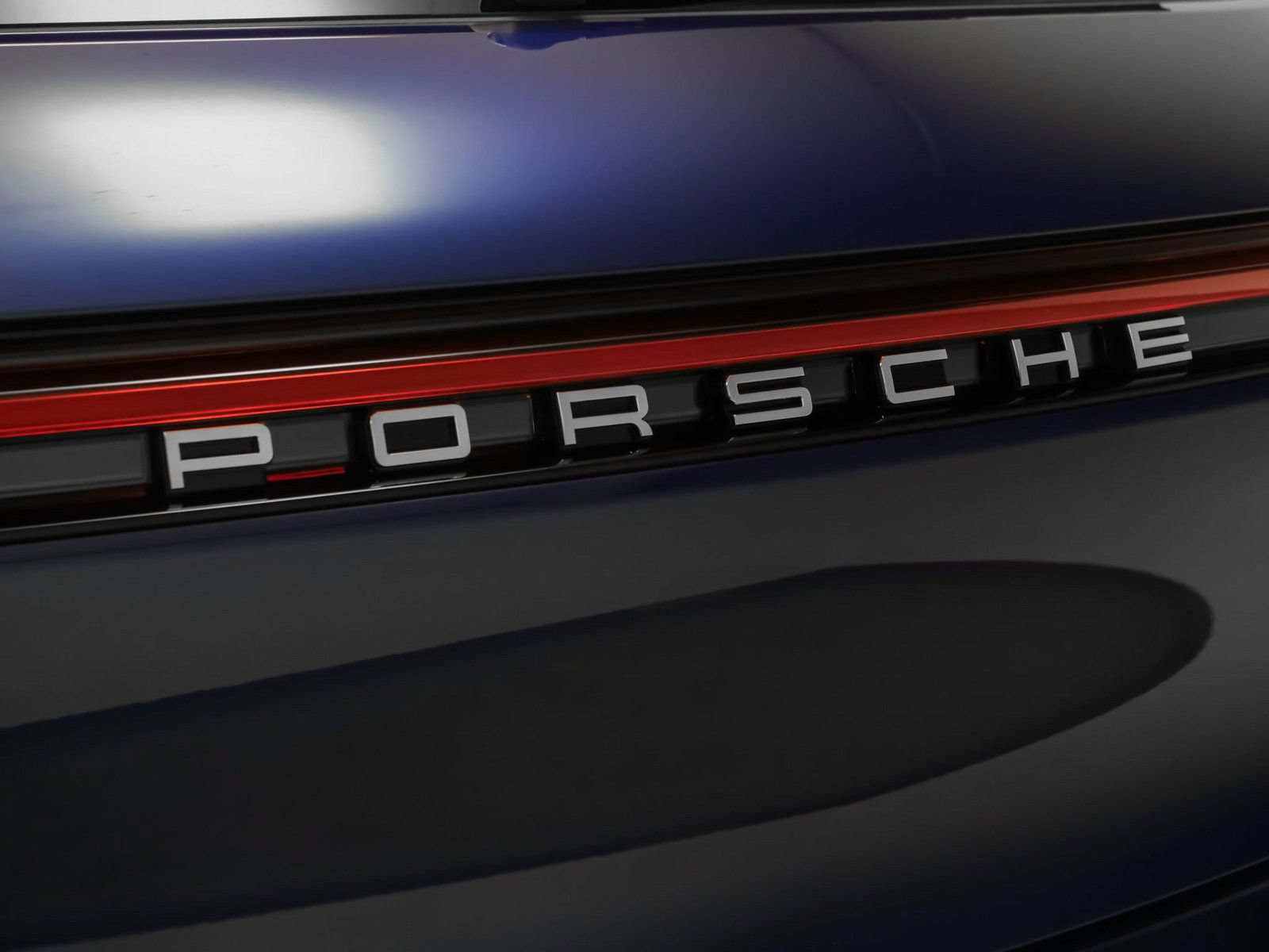 Certified 2025 Porsche Macan AWD/4WD image 18