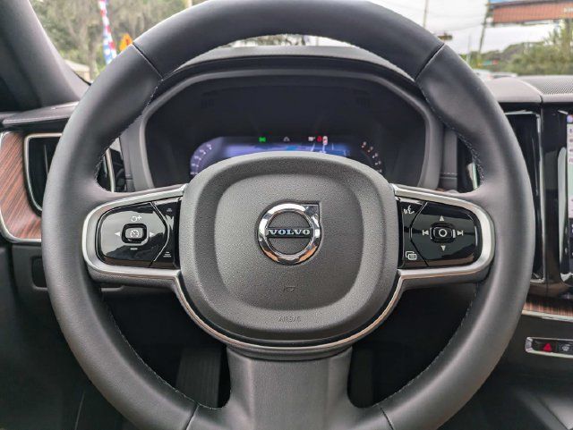 Certified 2025 Volvo XC60 B5 Ultra w/ Climate Package AWD/4WD image 33
