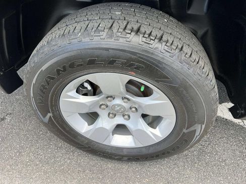 Used 2023 RAM 1500 Big Horn AWD/4WD image 18