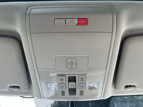 Used 2022 Volkswagen Atlas SE w/ Panoramic Sunroof Package FWD image 28