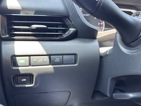 Used 2025 Nissan Sentra SV FWD image 17