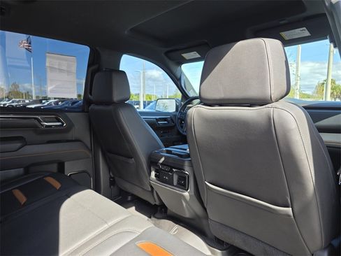 Used 2023 GMC Sierra 1500 AT4 image 12