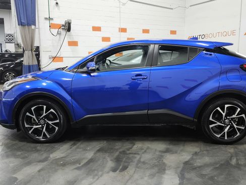 Used 2022 Toyota C-HR XLE image 11