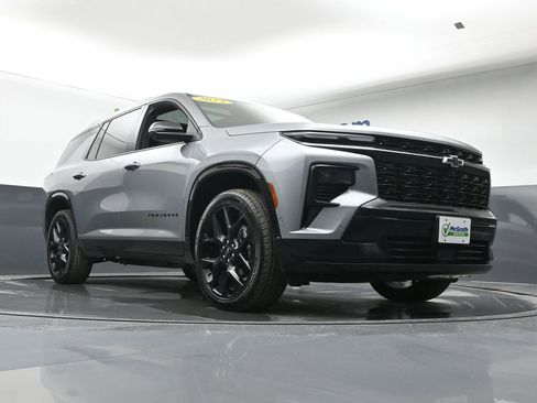 Used 2024 Chevrolet Traverse RS image 36