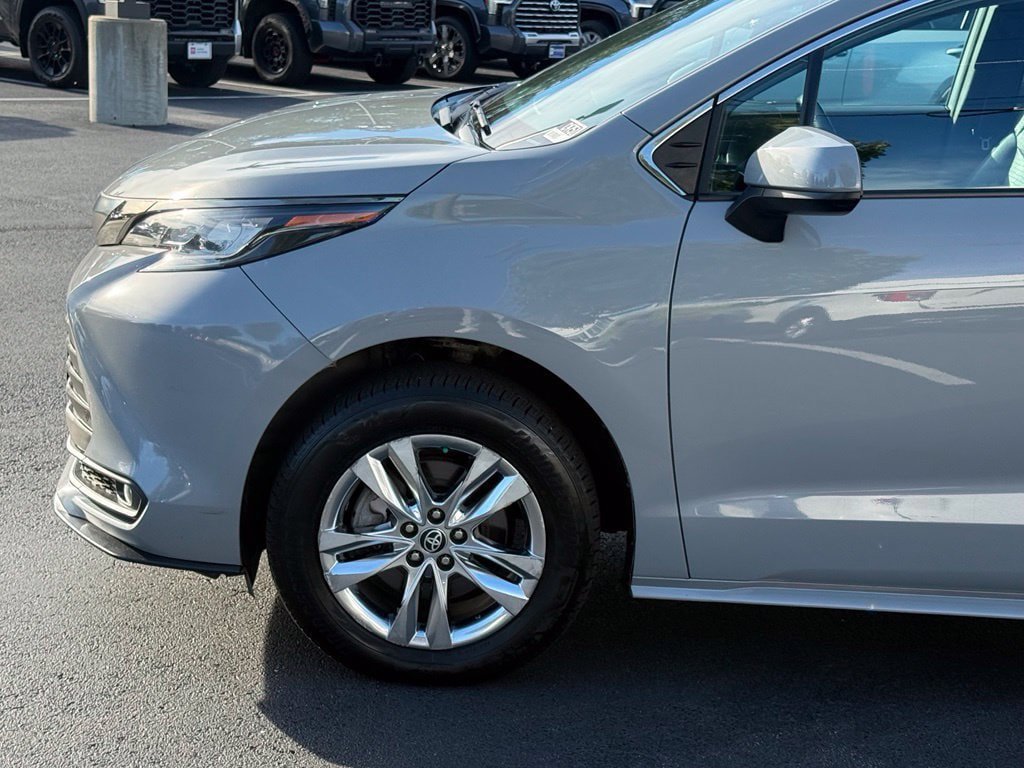 Certified 2023 Toyota Sienna XLE Woodland Edition AWD/4WD image 2