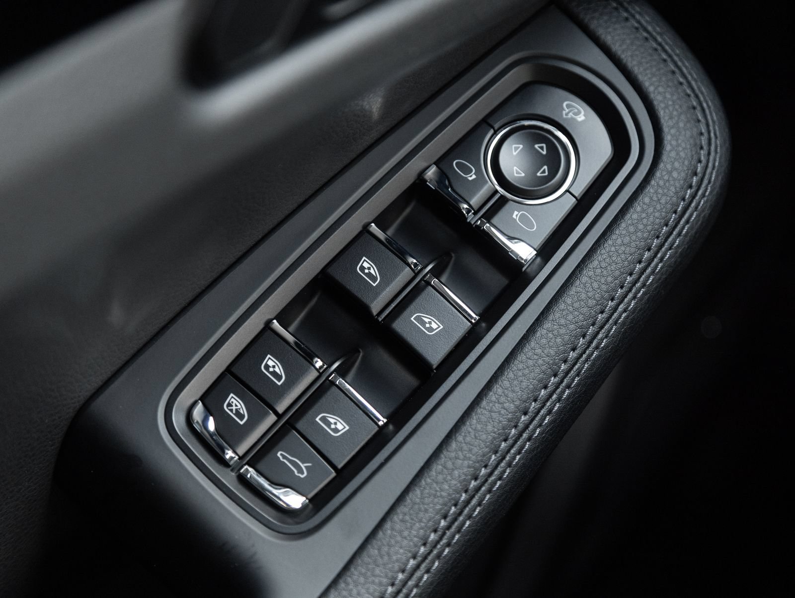 Certified 2026 Porsche Macan AWD/4WD image 19