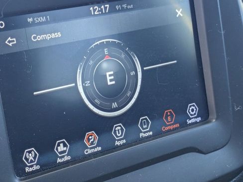Used 2019 Jeep Renegade Latitude AWD/4WD image 11