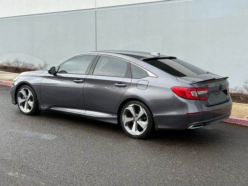 Used 2019 Honda Accord Touring image 4