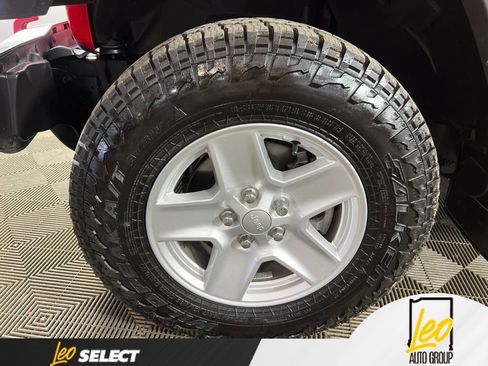 Used 2023 Jeep Gladiator Sport AWD/4WD image 10