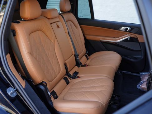 Used 2023 BMW X7 xDrive40i w/ M Sport Package image 26