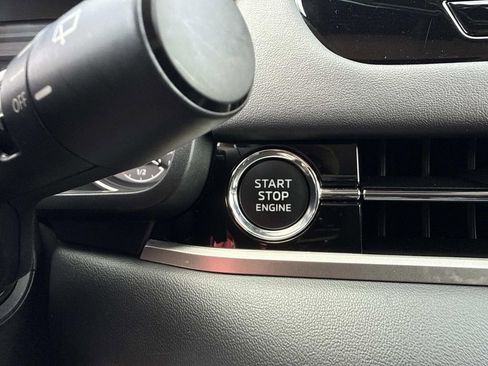 Used 2025 Mitsubishi Outlander ES FWD image 32