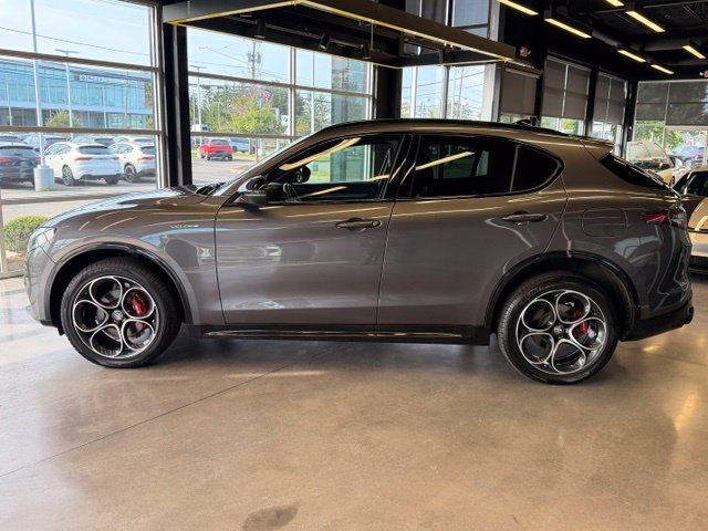 Used 2024 Alfa Romeo Stelvio Veloce AWD/4WD image 2