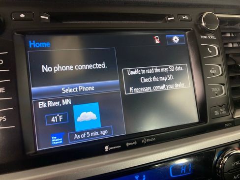 Used 2017 Toyota Highlander XLE image 3