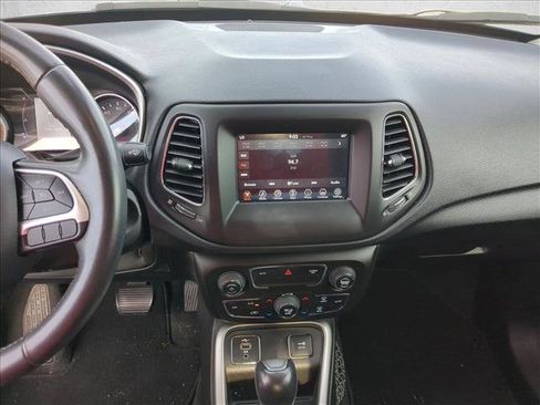 Used 2019 Jeep Compass Latitude image 11