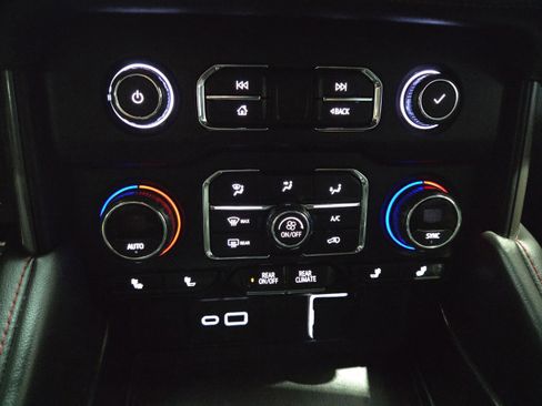 Used 2022 Chevrolet Tahoe RST w/ Luxury Package RWD image 18