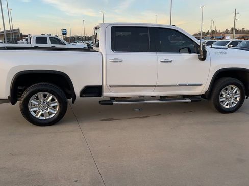 Used 2025 Chevrolet Silverado 2500 High Country w/ High Country Premium Package image 2