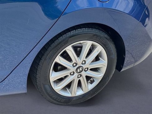 Used 2015 Hyundai Elantra SE w/ Option Group 02 FWD image 9