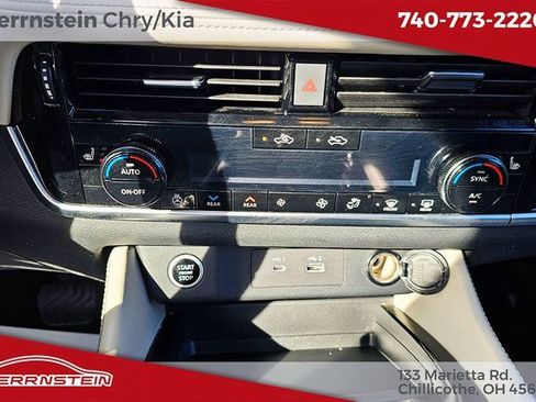 Used 2023 Nissan Rogue SL w/ SL Premium Package image 10