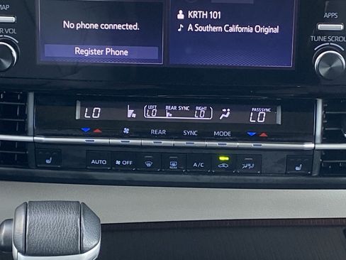 Certified 2024 Toyota Sienna XLE FWD image 14