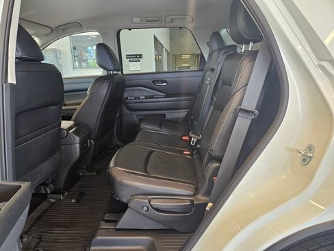 Used 2023 Nissan Pathfinder SL AWD/4WD image 27