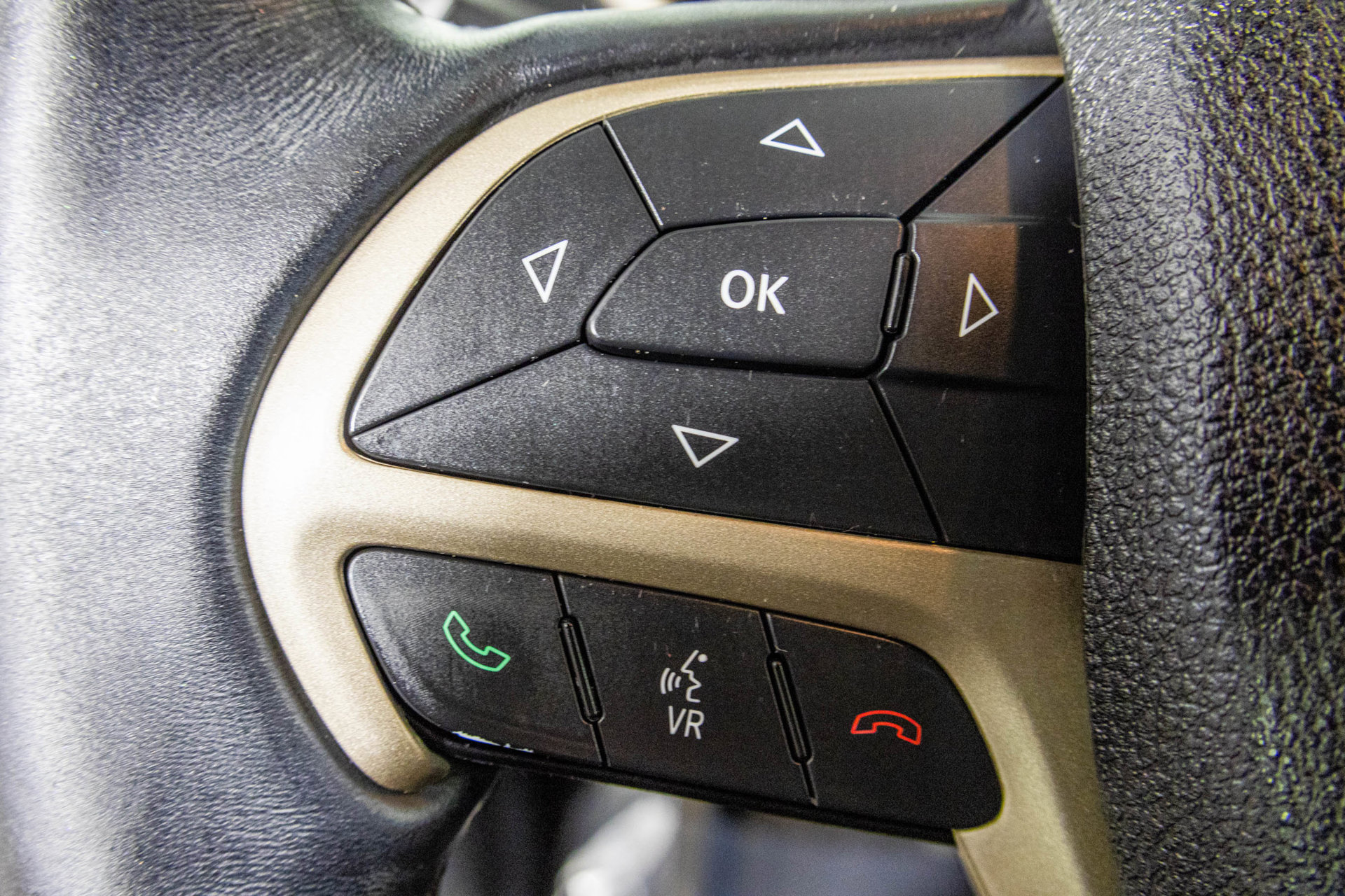 Used 2016 Jeep Cherokee Sport w/ Cold Weather Group FWD image 32