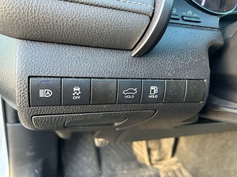 Used 2023 Toyota Camry SE image 18