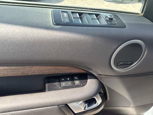 Used 2017 Land Rover Discovery HSE image 22