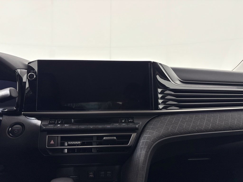 Used 2025 Toyota Camry XLE FWD image 22