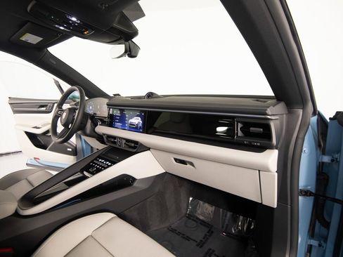 New 2025 Porsche Macan 4 Electric image 25