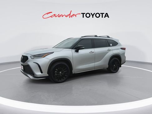 Certified 2025 Toyota Highlander XSE AWD/4WD image 4