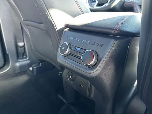 Certified 2025 Ford Explorer ST-Line w/ ST-Line Street Pack image 40