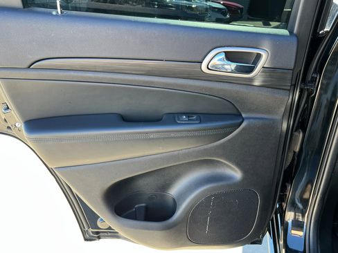 Used 2021 Jeep Grand Cherokee Laredo X image 18