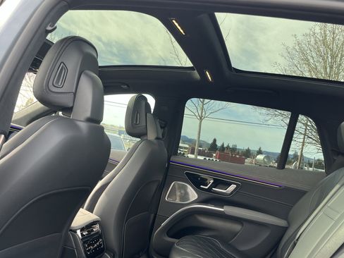 Used 2023 Mercedes-Benz EQS 580 4MATIC SUV image 15